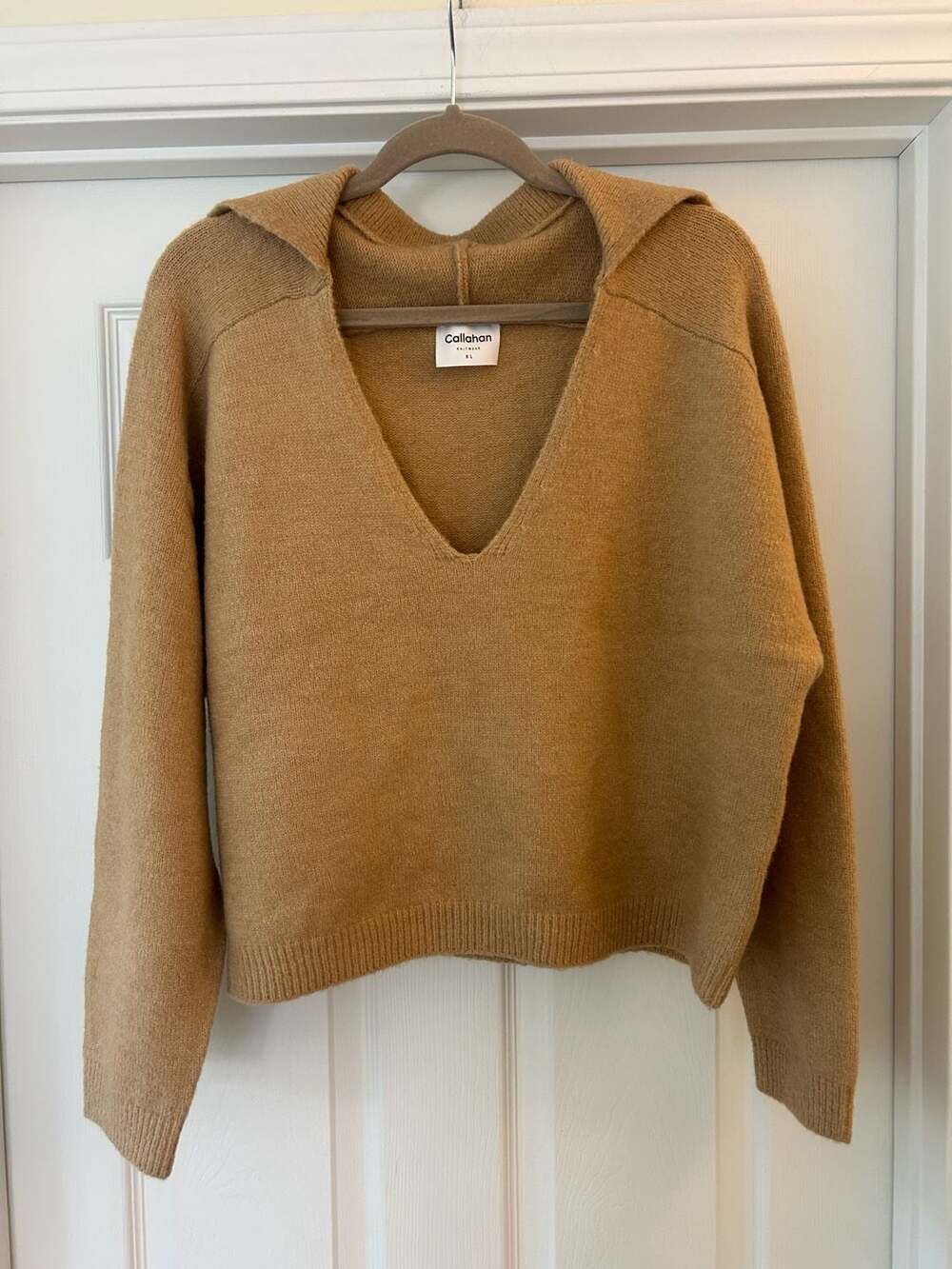 Callahan Knitwear Collared V-Neck Pullover Sweater in Camel